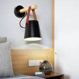 Conische Wandlamp van Hout