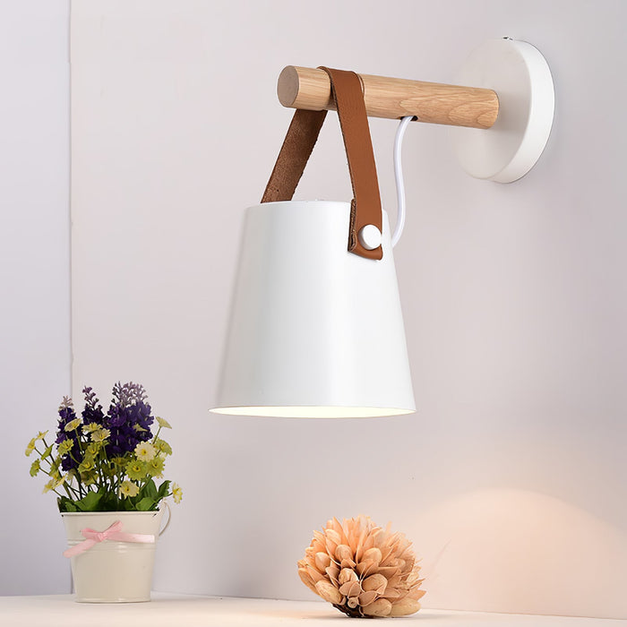 Conische Wandlamp van Hout