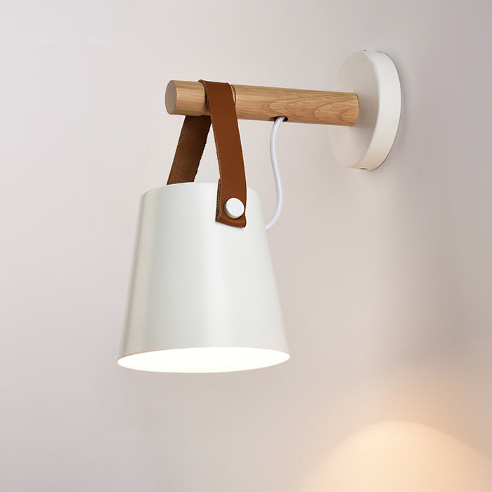 Conische Wandlamp van Hout