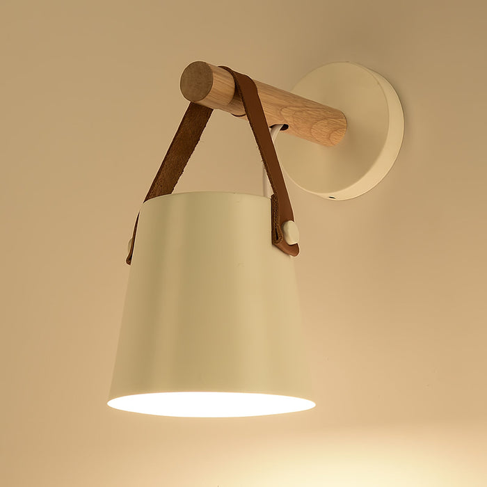 Conische Wandlamp van Hout - wandlampen - zijaanzicht