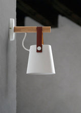 Conische Wandlamp van Hout