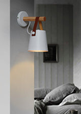 Conische Wandlamp van Hout