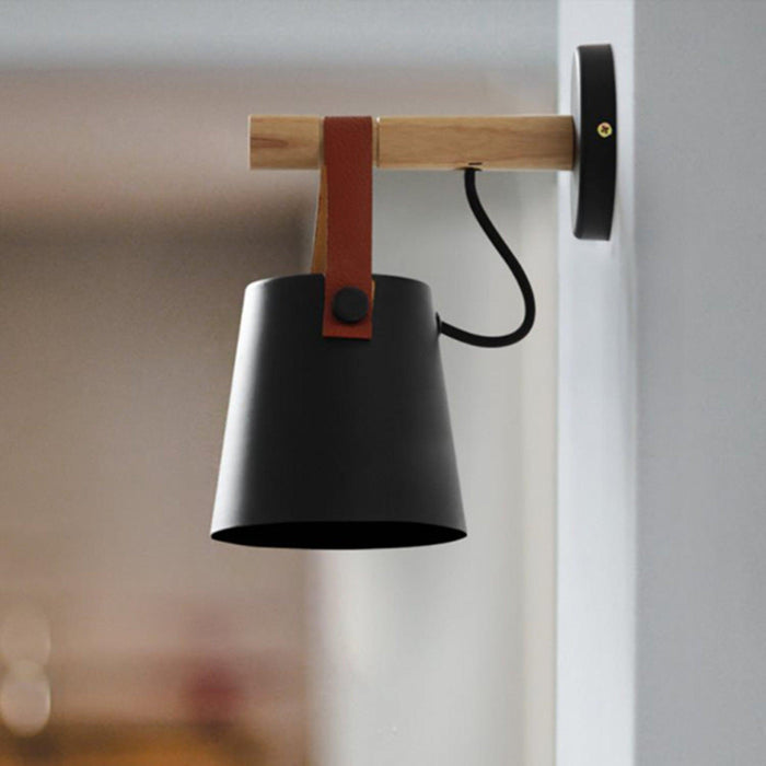 Conische Wandlamp van Hout - wandlampen - gemonteerd