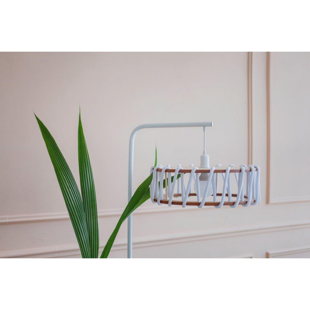 Emko - Macaron Vloerlamp, Wit Frame, Witte Kap - vloerlamp - detail