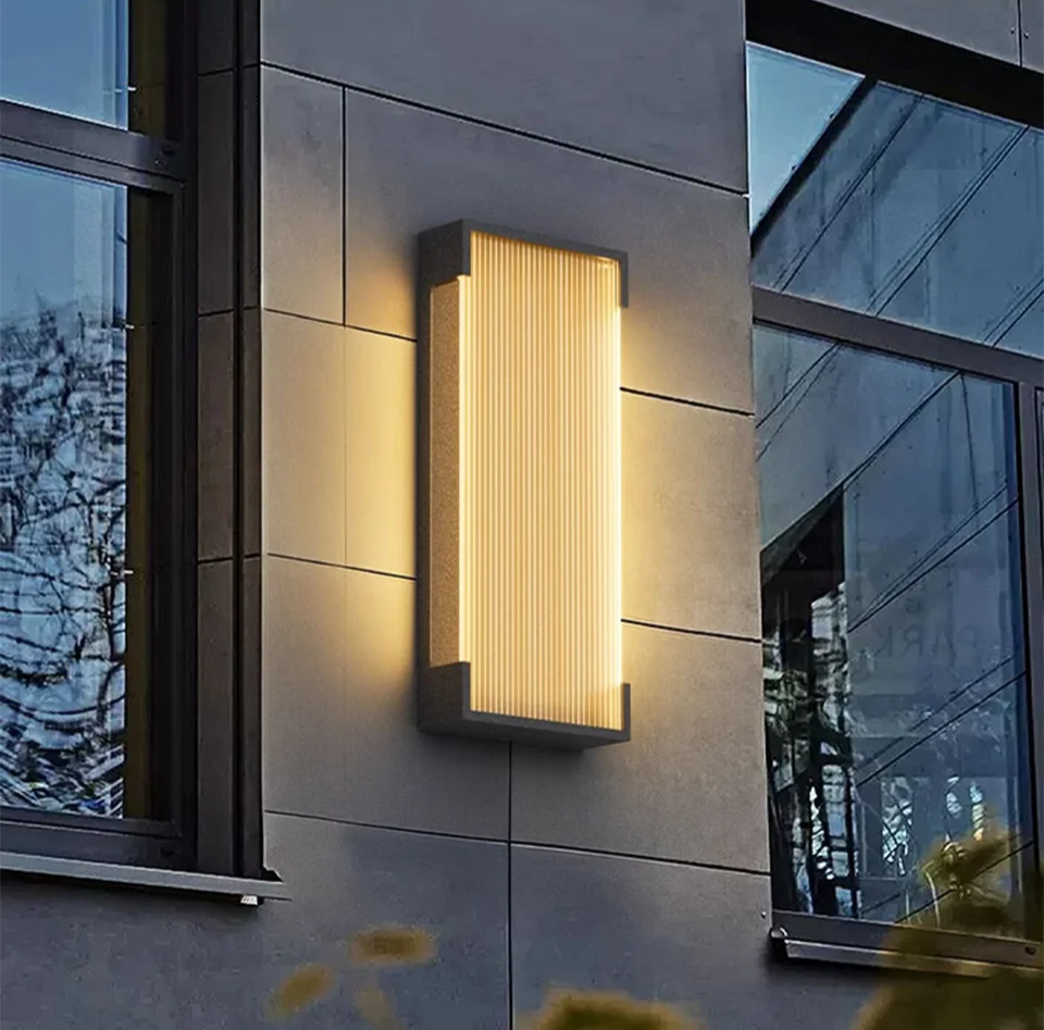 SolarSteel Wandlamp – Zonne-energie Buitenlamp in RVS - buitenverlichting - sfeerbeeld